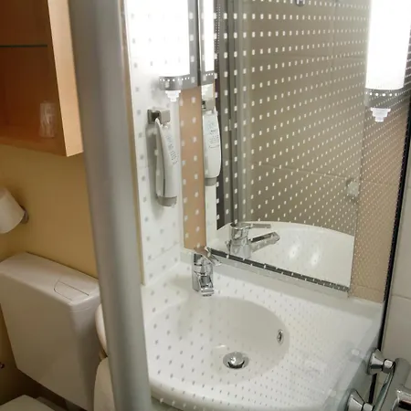 Ibis 3*